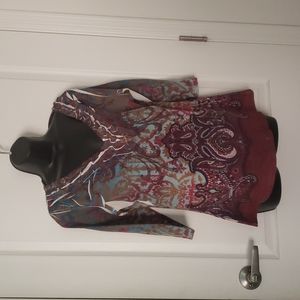 V neck with self ruffle. 3/4 sleeve